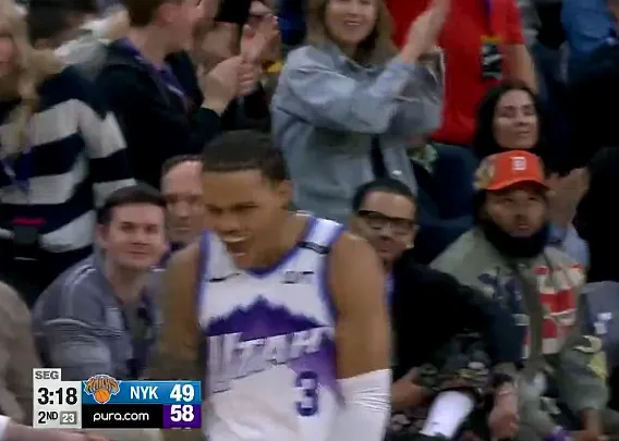 开云网页-投疯了！爵士全队三分18中14高达78%，次节61-49打停尼克斯